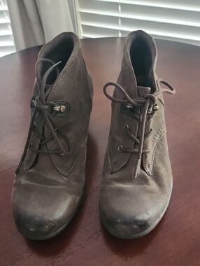 Earth Origins Women's Lace-Up Ankle Boots in Brown